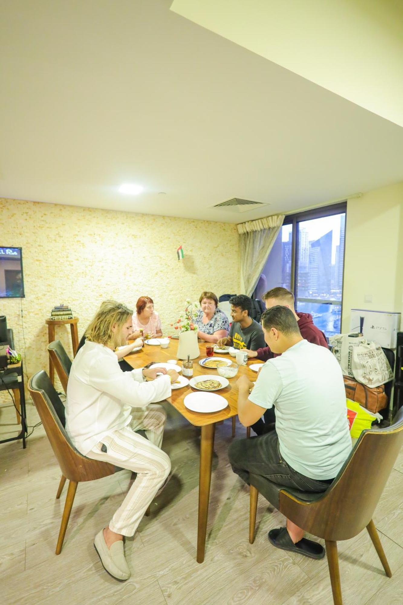 Lunar Hostel Plus Дубай Экстерьер фото